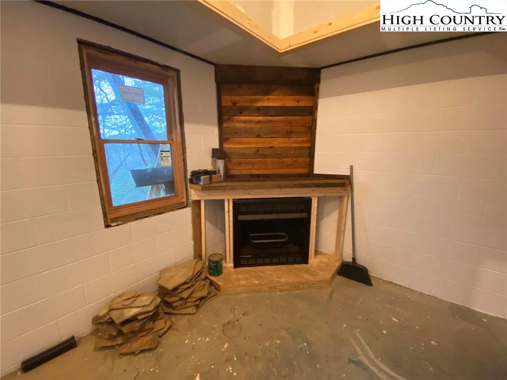 Image number 2 for the current listing