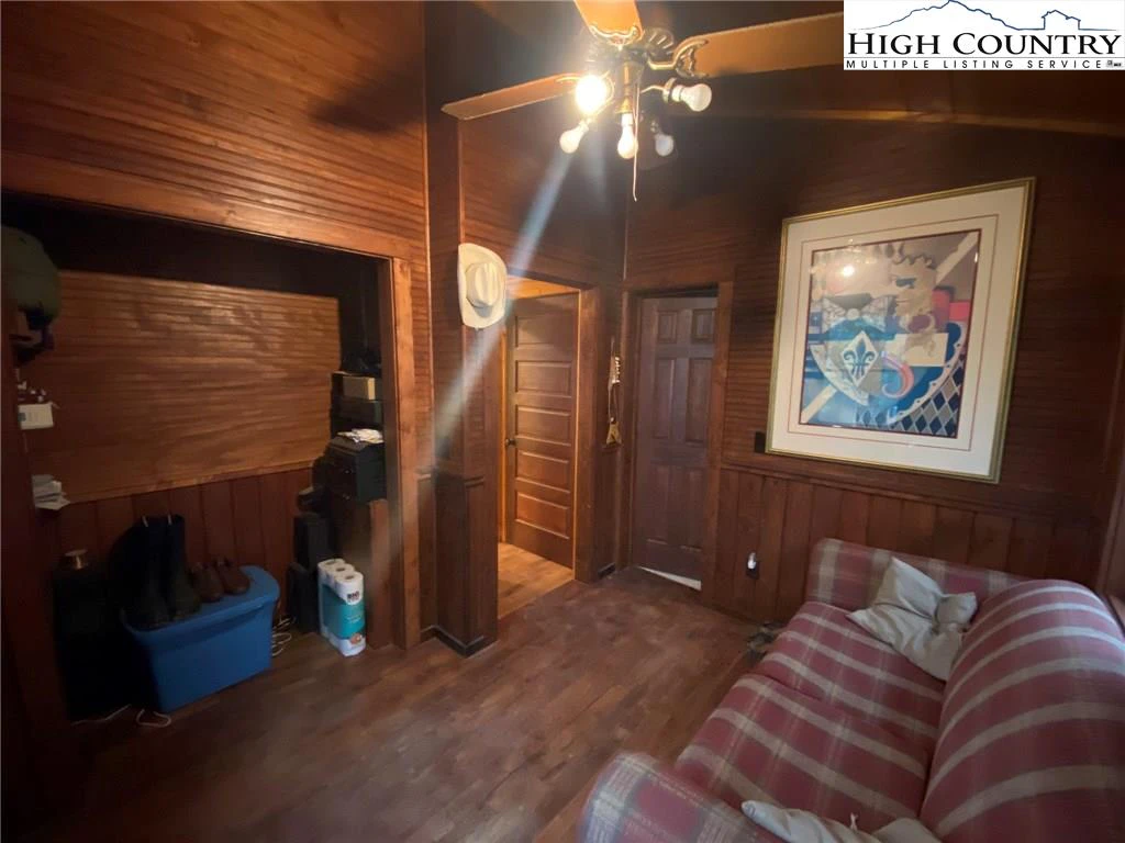 Image number 21 for the current listing