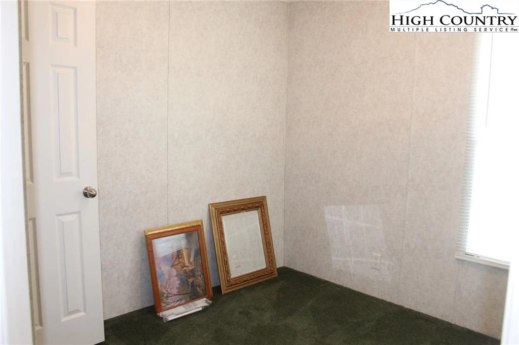 Image number 4 for the current listing