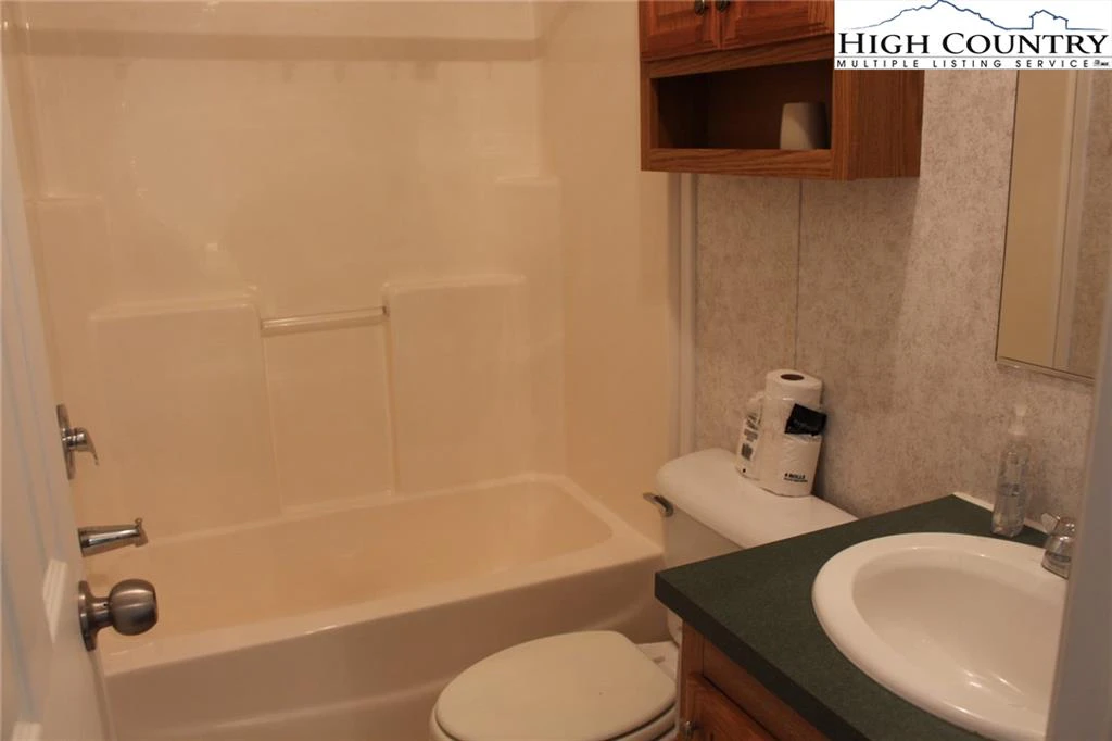 Image number 3 for the current listing