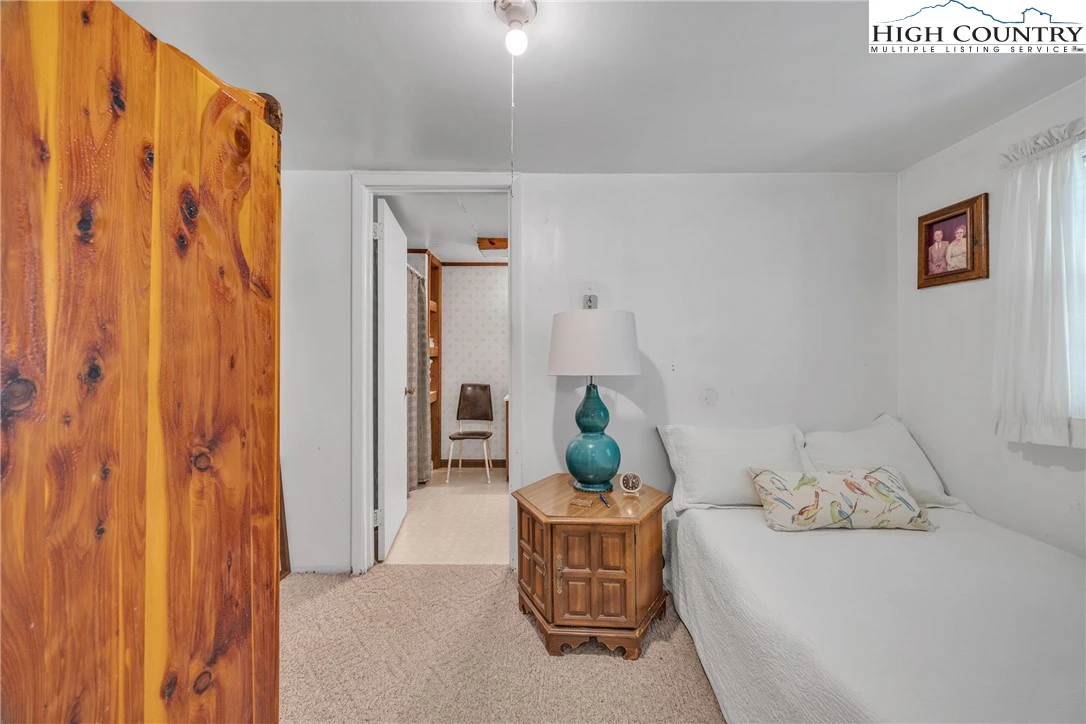 Image number 14 for the current listing