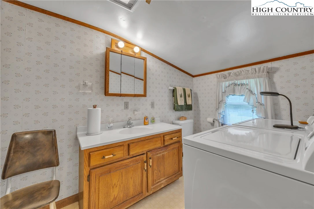 Image number 8 for the current listing