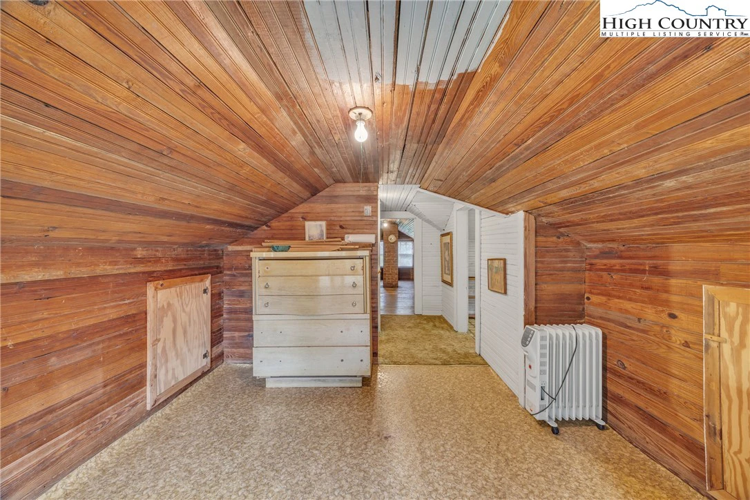 Image number 17 for the current listing