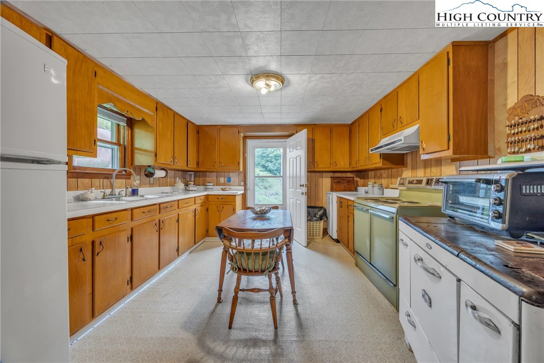 Image number 9 for the current listing