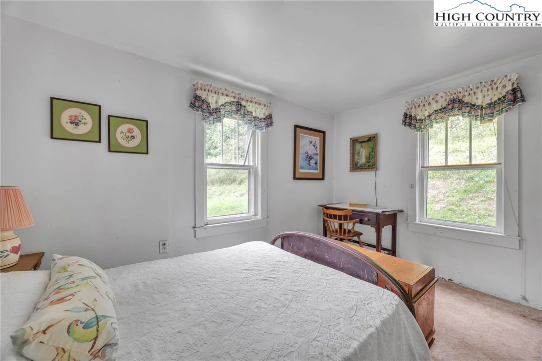 Image number 15 for the current listing