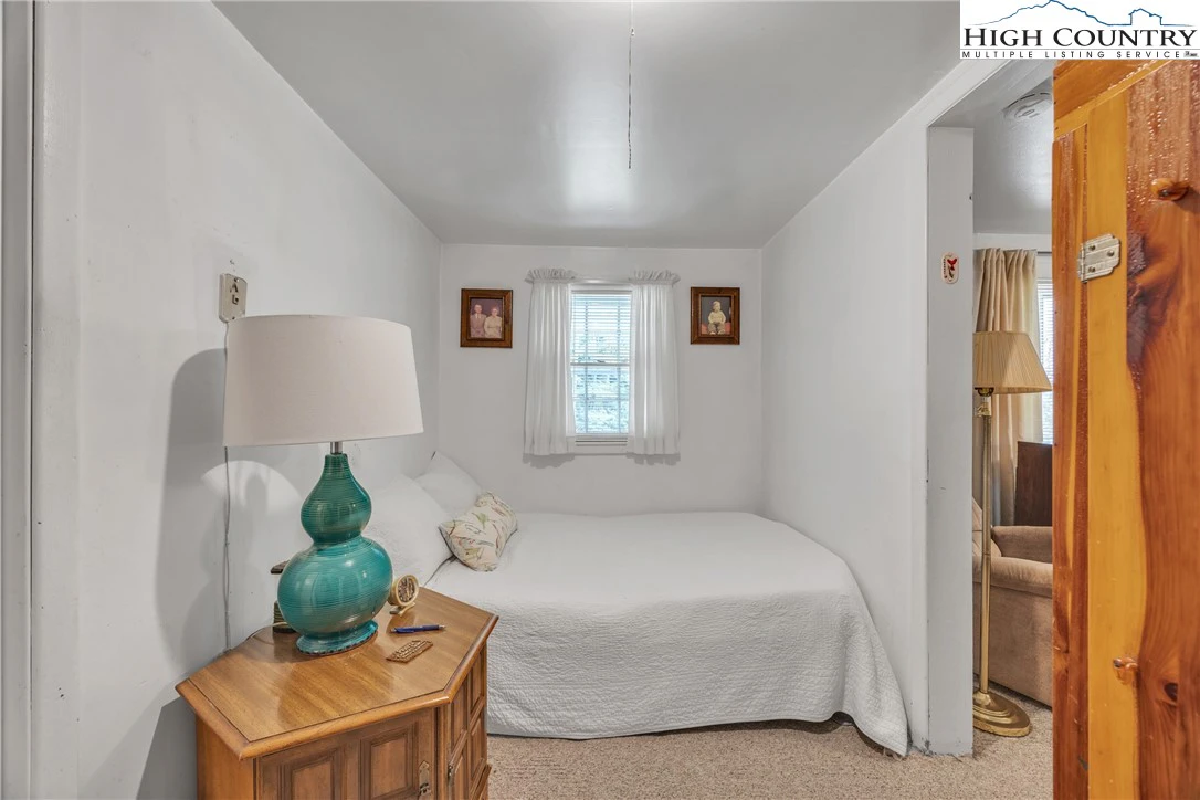 Image number 5 for the current listing