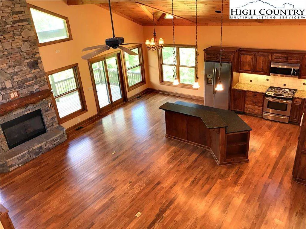 Image number 1 for the current listing