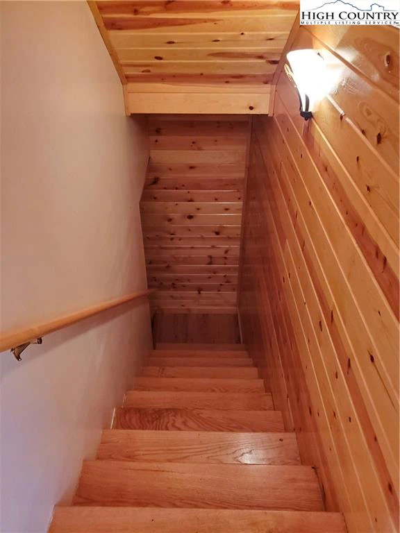 Image number 10 for the current listing