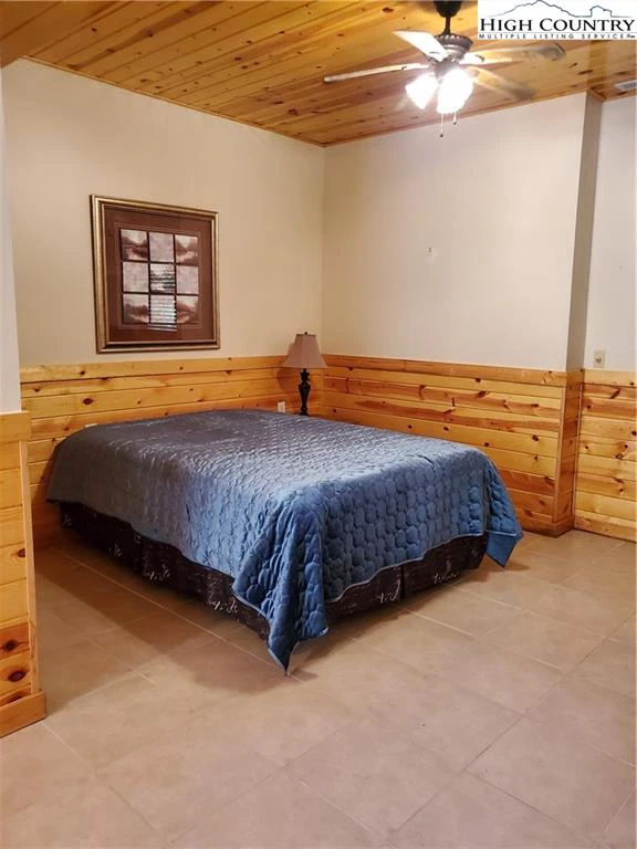 Image number 9 for the current listing