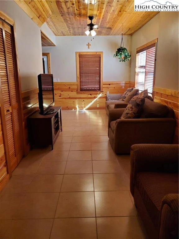 Image number 7 for the current listing