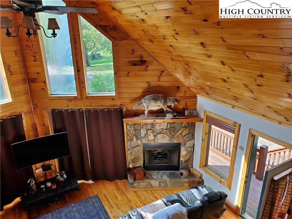 Image number 18 for the current listing