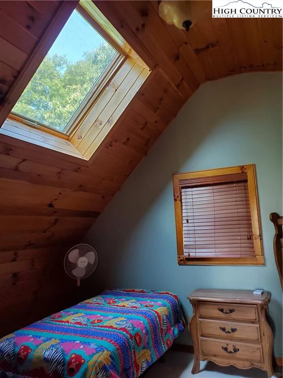 Image number 15 for the current listing
