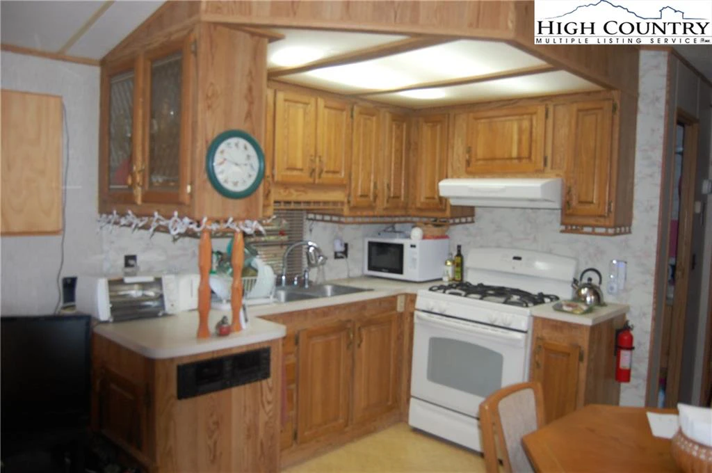 Image number 15 for the current listing
