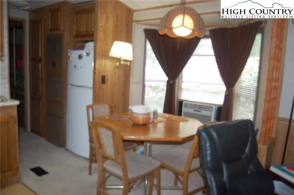 Image number 14 for the current listing
