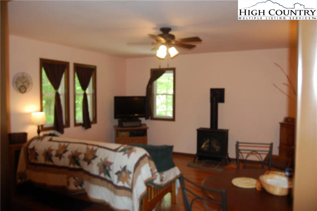 Image number 12 for the current listing