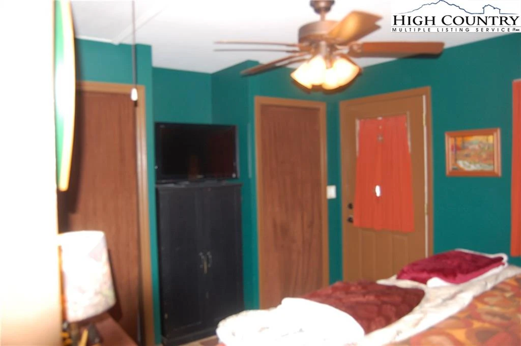 Image number 10 for the current listing
