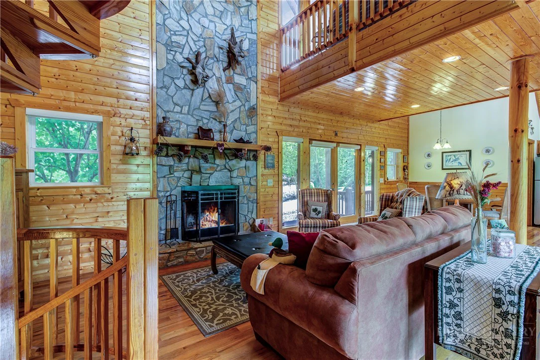 Image number 13 for the current listing