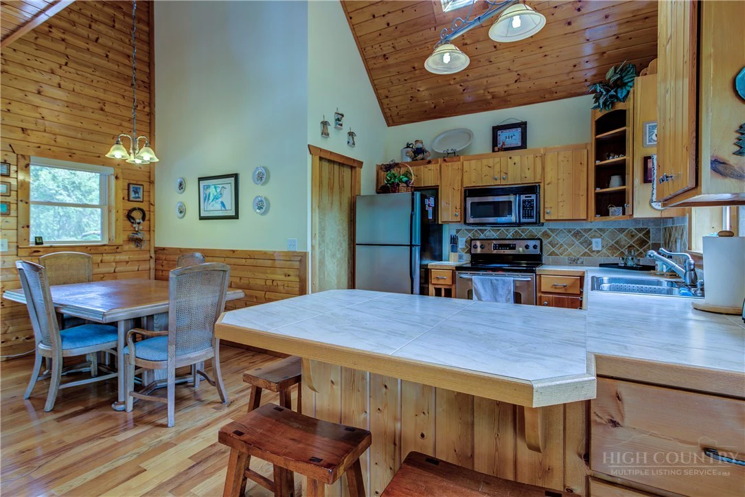 Image number 20 for the current listing