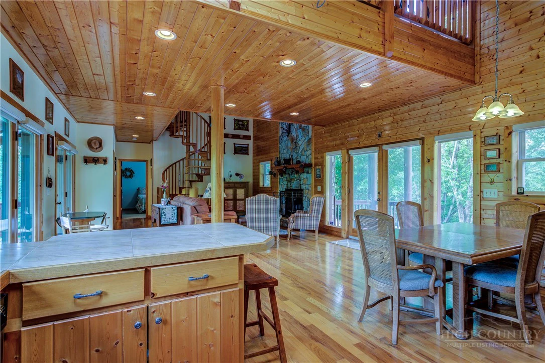 Image number 21 for the current listing