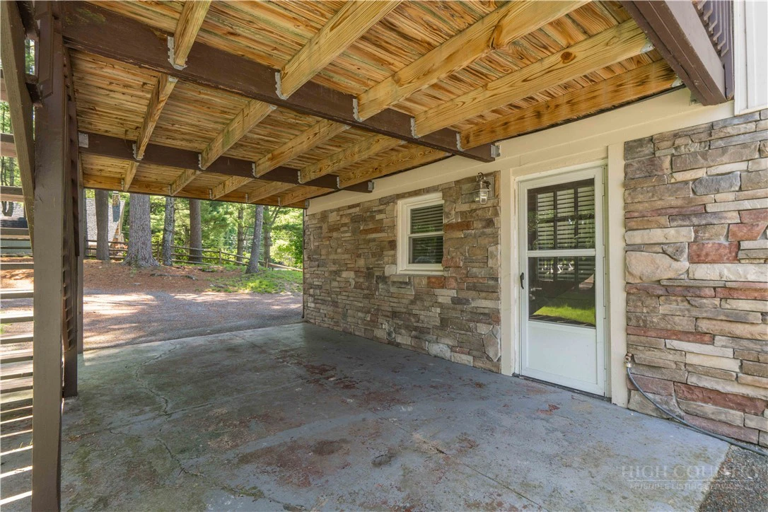 Image number 11 for the current listing
