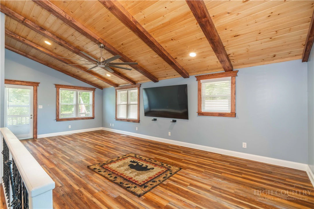 Image number 16 for the current listing