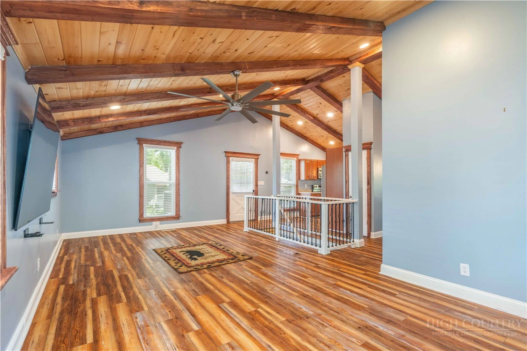 Image number 18 for the current listing