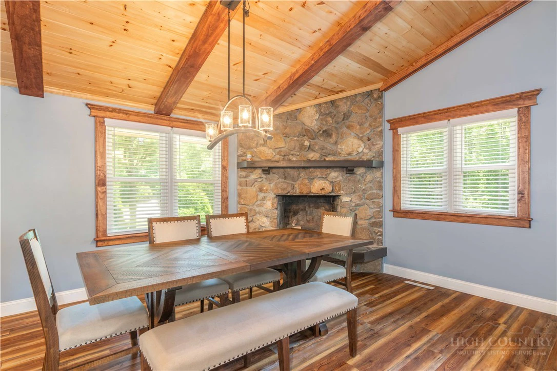 Image number 20 for the current listing