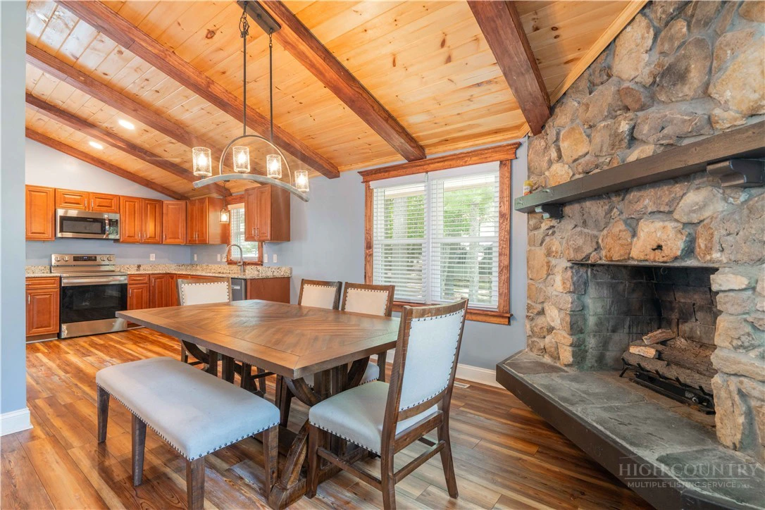 Image number 21 for the current listing