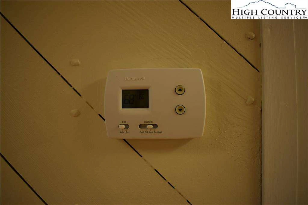 Image number 11 for the current listing