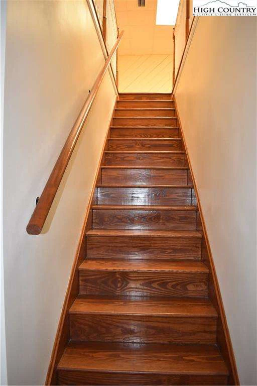 Image number 3 for the current listing