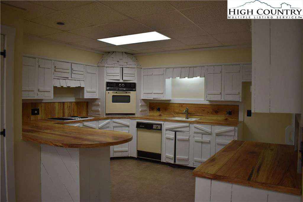 Image number 9 for the current listing