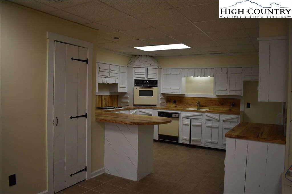 Image number 2 for the current listing