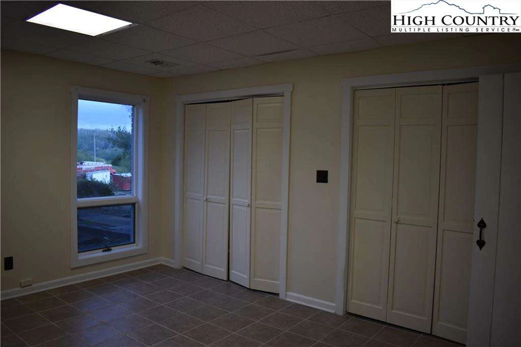 Image number 13 for the current listing
