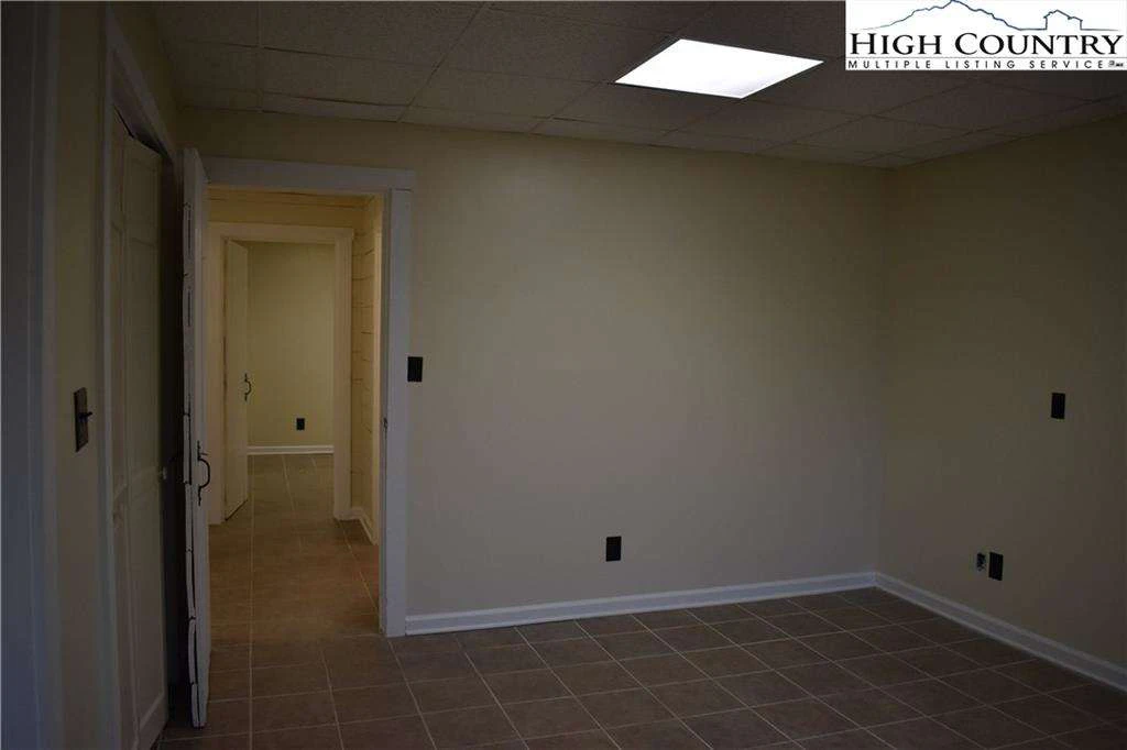 Image number 14 for the current listing
