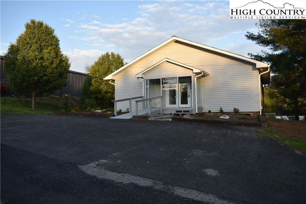 Image number 18 for the current listing