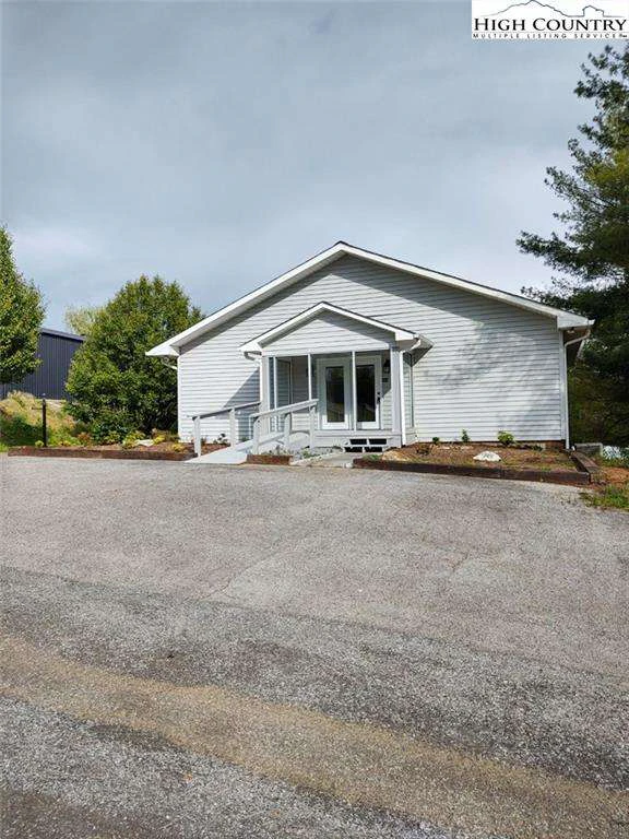 Image number 19 for the current listing