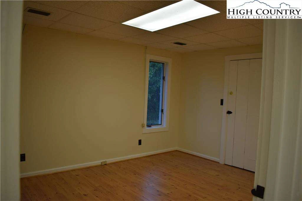 Image number 20 for the current listing