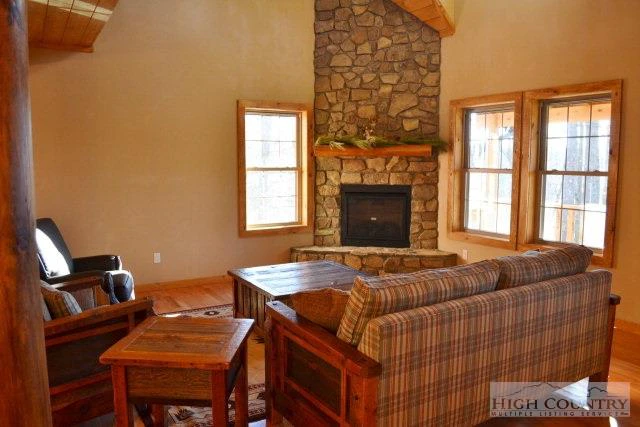 Image number 9 for the current listing