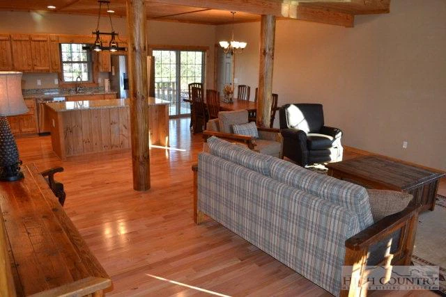Image number 8 for the current listing