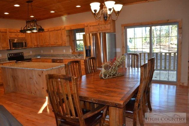 Image number 6 for the current listing
