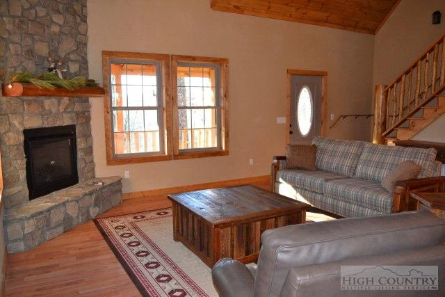 Image number 5 for the current listing