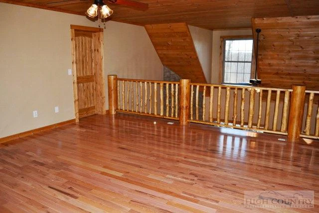 Image number 15 for the current listing