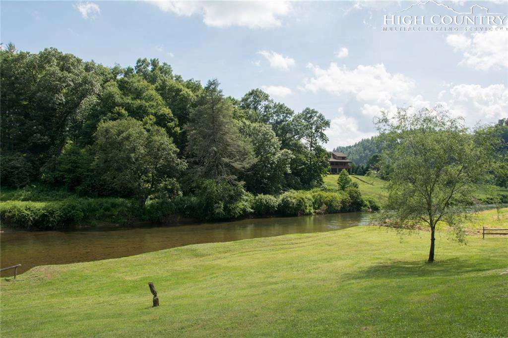 Image number 23 for the current listing