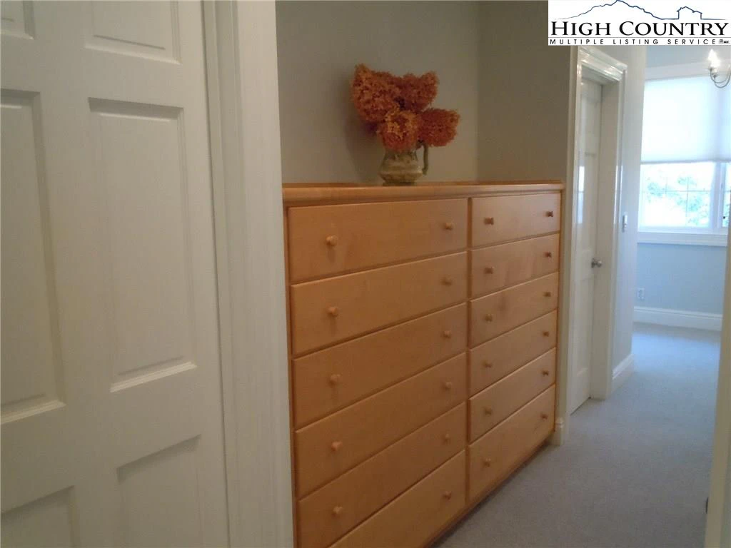 Image number 5 for the current listing