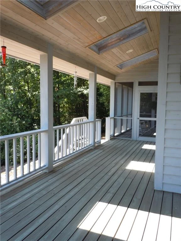 Image number 13 for the current listing