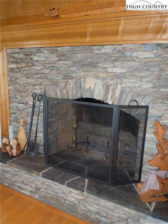 Image number 23 for the current listing