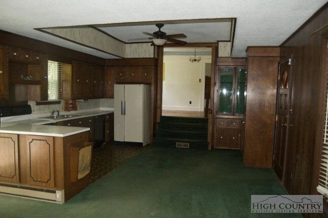 Image number 9 for the current listing