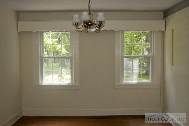 Image number 7 for the current listing