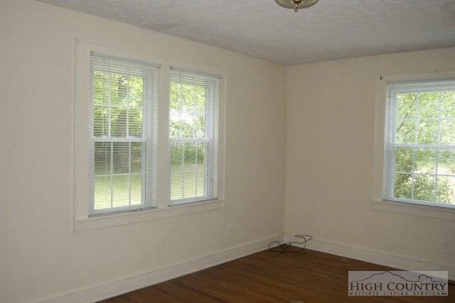 Image number 5 for the current listing