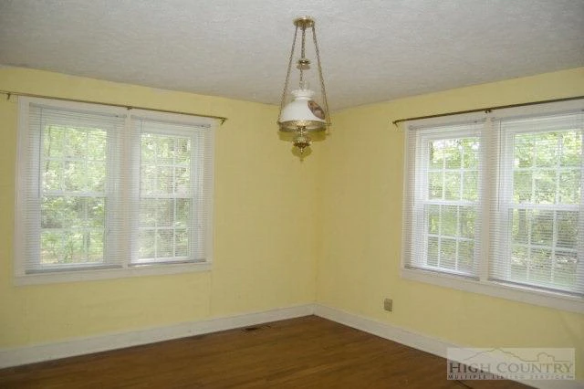 Image number 4 for the current listing